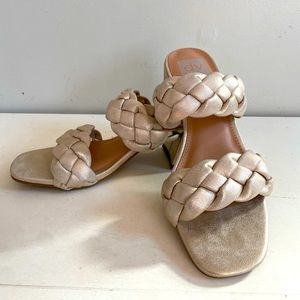 Dolce Vita never worn gold sandals in perfect condition size 9